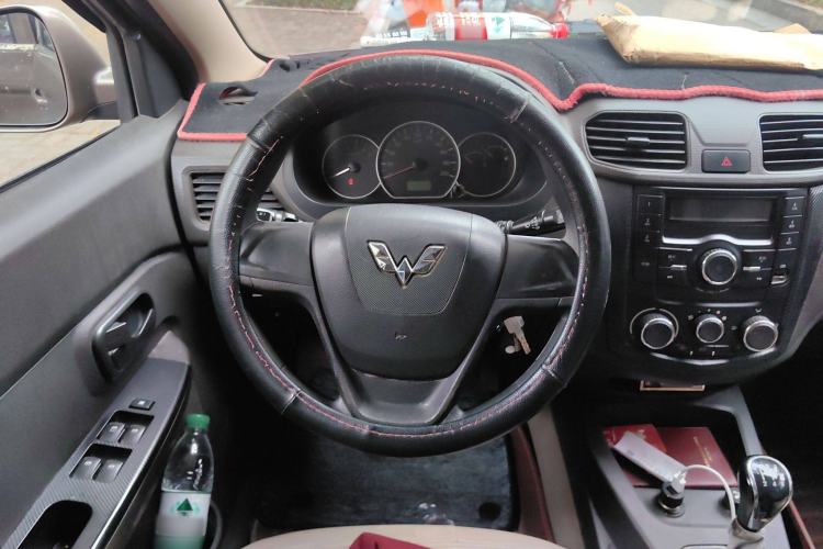 Used Wuling Hongguang 2014 1.5L S Standard Version