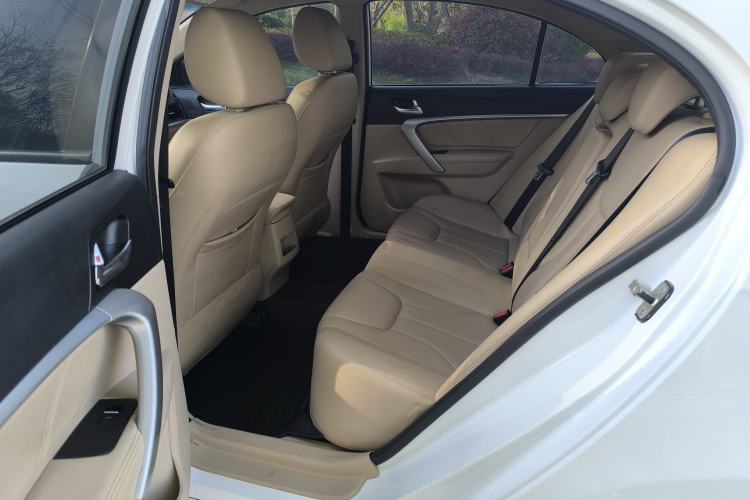 Used Geely Auto Emgrand 2017 Sedan Million Edition 1.5L Manual Luxury Model Interior 3