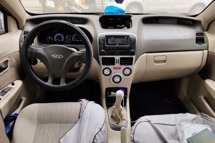 Used Chery Fengyun 2 2010 Hatchback 1.5L Ambition Model Center Console