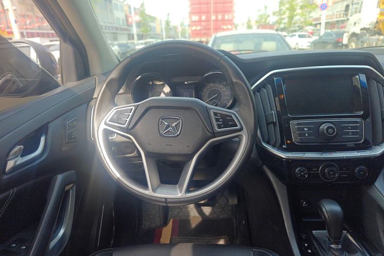 Used JMC Yusheng S350 2016 2.0T Automatic Two-Wheel Drive Gasoline Luxury Version with Sunroof 5 Seats Steering Wheel