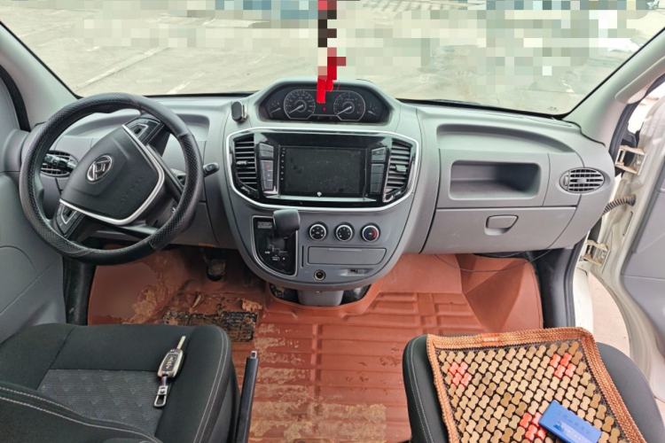 Used SAIC MAXUS Xintu V80 2023 2.0T AMT Classic Aoyuntong Short Wheelbase Mid-Roof 7/8/9-Seater
