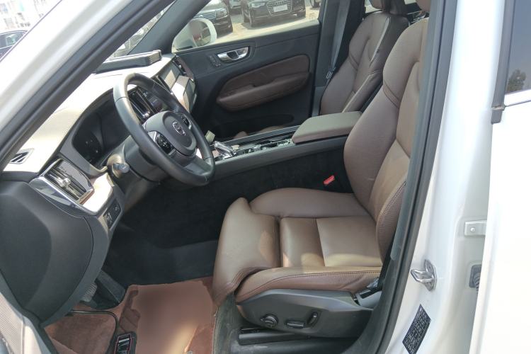 Used Volvo XC60 2022 B5 4x4 Smart Luxury Edition