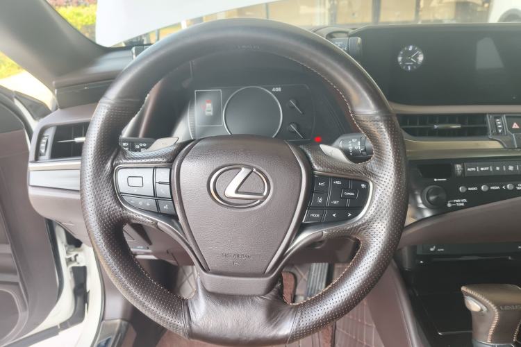 Used Lexus ES 2018 300h Premier Edition China VI Standard