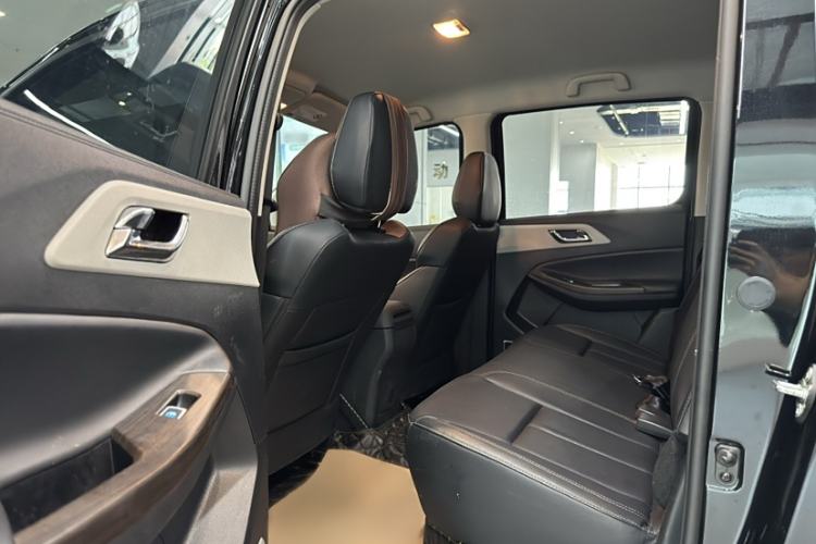 Used JMC Yuhu 7 2023 2.0T Automatic Diesel Two-Wheel Drive Comfort Version Standard Wheelbase
