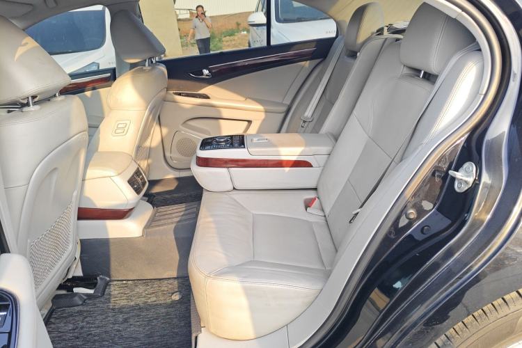 Used Hongqi H7 2013 2.0T Luxury Model
