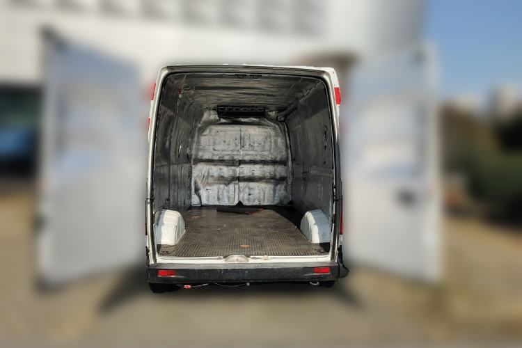 Used SAIC MAXUS Xintu V80 2020 2.5T Manual Classic City Delivery King Long Wheelbase Mid-Height 2/3 Seats