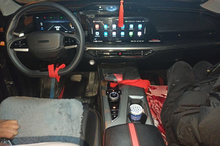 Used CHANGAN OSHAN Z6 2023 Blue Whale 1.5T DCT Smart-Led City Edition