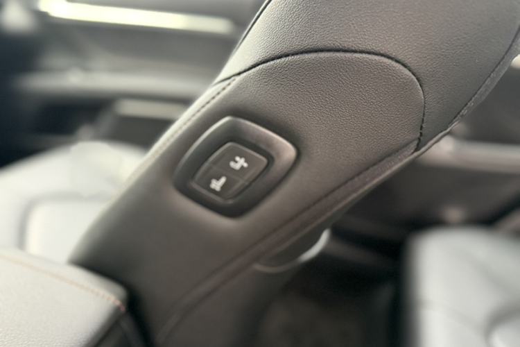 Used Toyota Camry 2023 2.0G Luxury Edition Interior 7