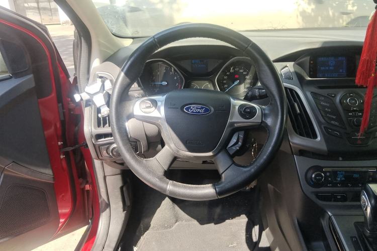 Used Ford Focus 2012 Sedan 1.6L Automatic Fashion Edition
