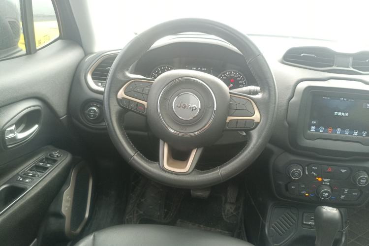 Used Jeep Renegade 2018 Connected Large Screen Version 180T Automatic Jingneng Version Steering Wheel