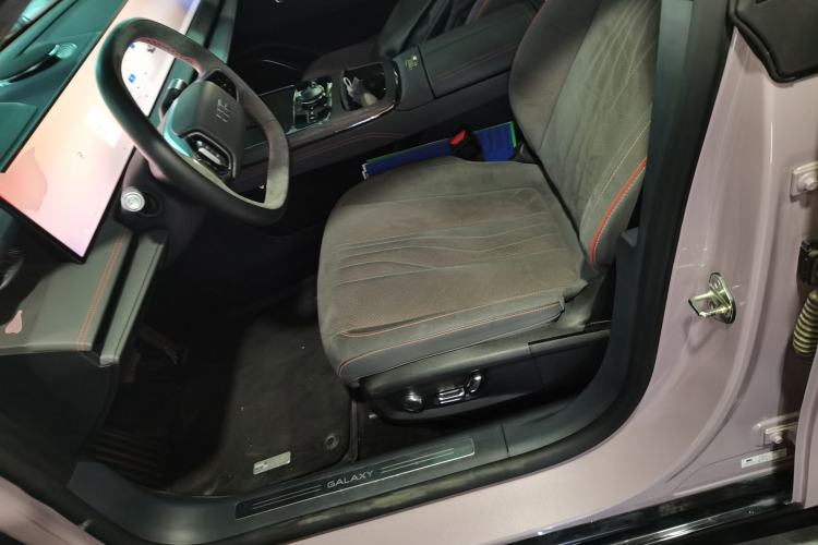 Used Geely Galaxy E8 2024 665 km Range Rear-Drive Starship Intelligent Driving Version
