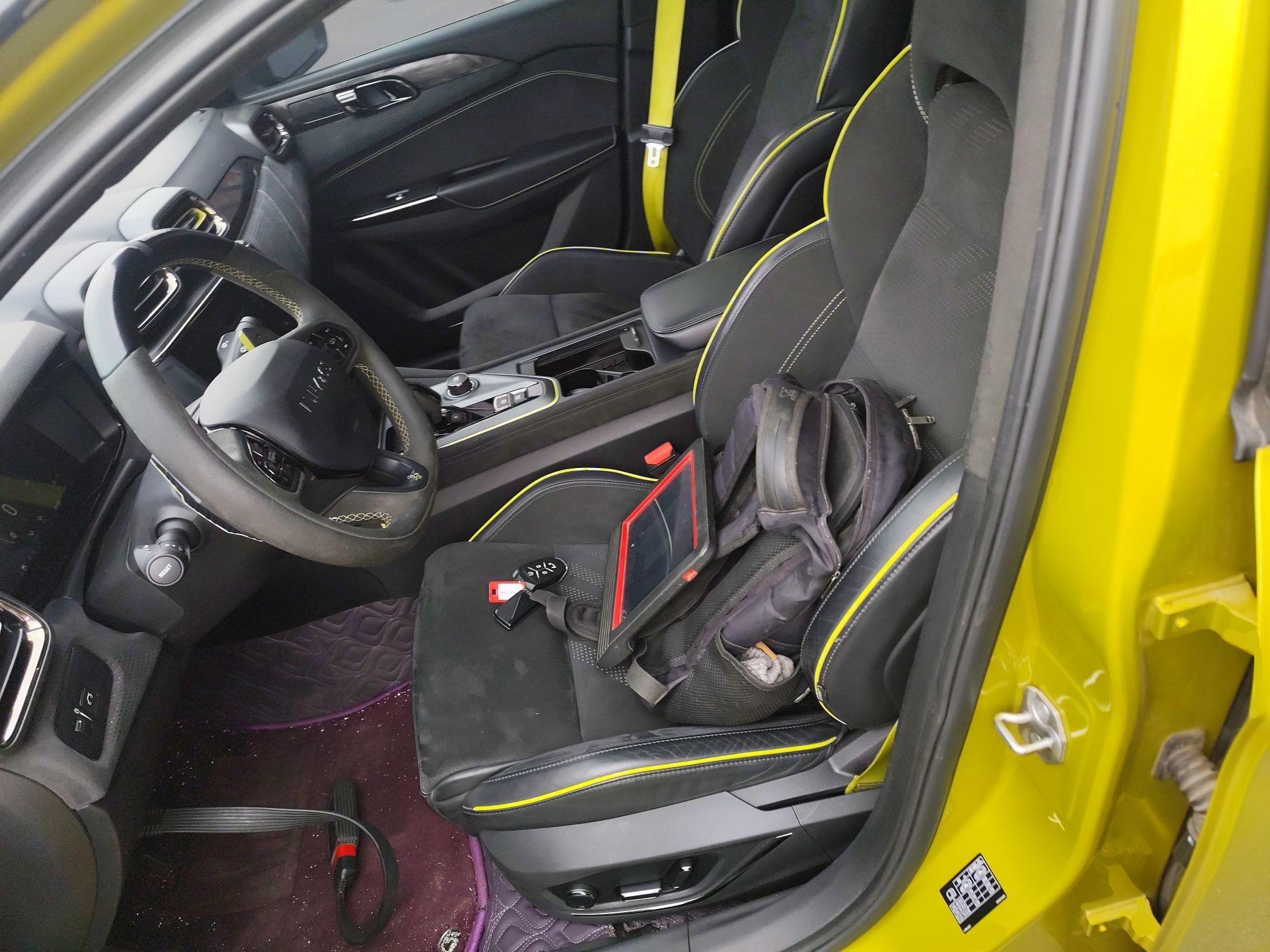 Переднее сиденье в автомобиле