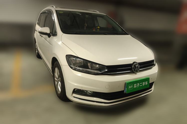 Used Volkswagen Touran 2018 Volkswagen Touran L 280TSI DSG Comfort Edition 7 Seats China VI Standard Front Right 45 Deg