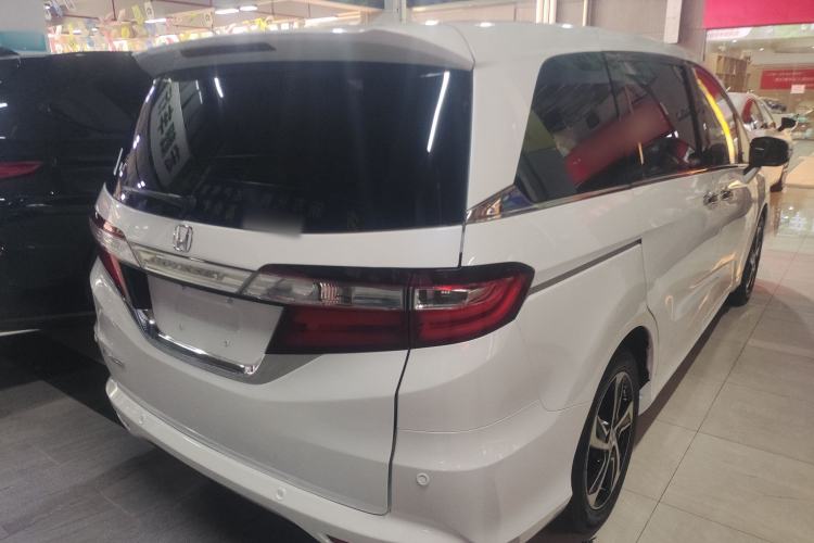 Used Honda Odyssey 2015 Updated Version 2.4L Smart Edition Rear Right 45 Deg