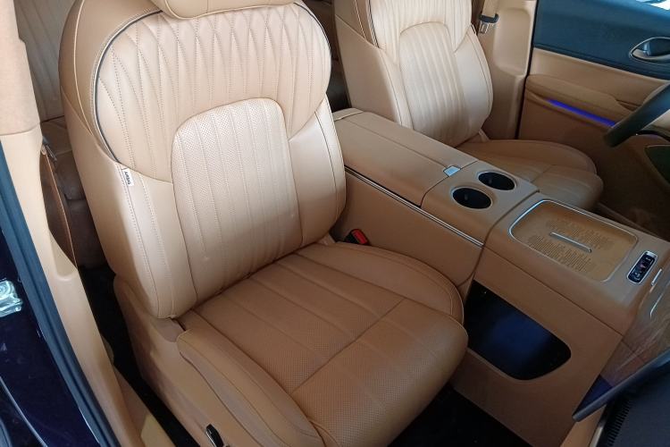 Used VOYAH Dream 2025 PHEV Four-Wheel-Drive Flagship Kunpeng Edition Right Front Seat