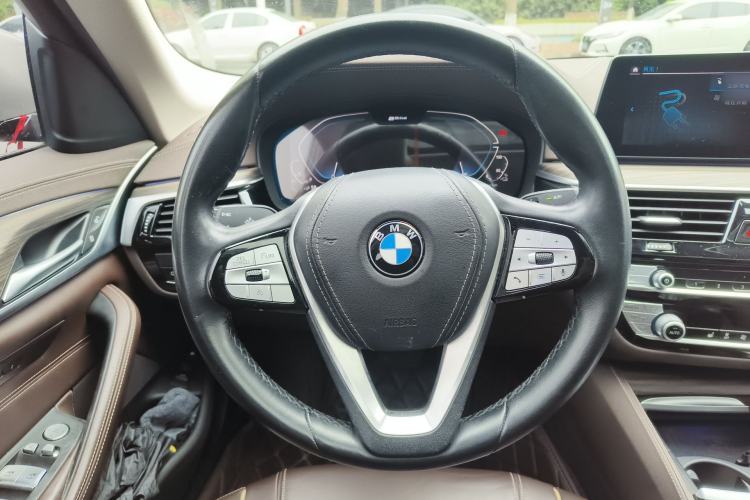 Used BMW 5 Series New Energy 2020 Mileage Upgrade Version 530Le Luxury Package Steering Wheel
