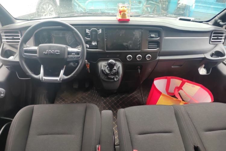 Used JMC Fushun 2025 2.0T 6MT Diesel Short-Wheelbase Low-Roof Commercial Multi-Purpose Passenger Vehicle with 5/6 Seats and Twin-Swing Tailgate