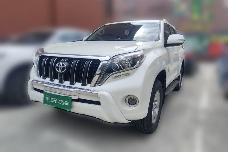 Used Toyota Prado Parallel‑import Toyota Prado 2.7, Middle Eastern spec, seven seats, sunroof, and refrigerator
