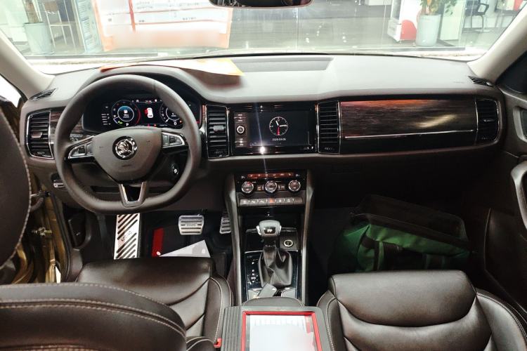 Used Skoda Kodiaq 2019 Facelifted TSI330 7-Seater Two-Wheel-Drive Luxury Enjoyment Edition China VI Standard Center Console