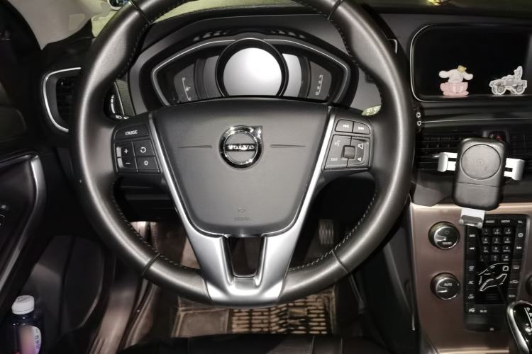 Used Volvo V40  Steering Wheel