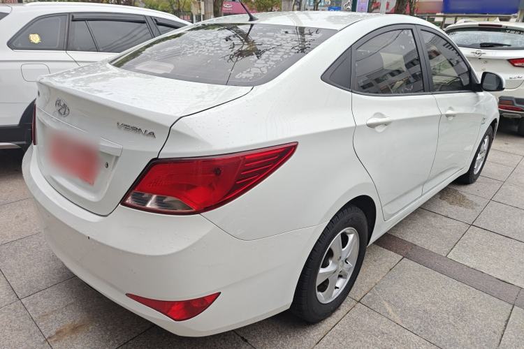 Used Hyundai Verna (older generation) 2014 1.4L Automatic Smart GLS Rear Right 45 Deg