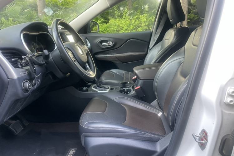 Used Jeep Cherokee 2016 2.4L All-in-One Edition