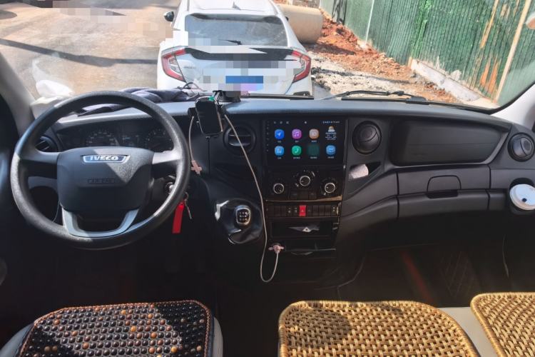 Used Iveco Eurocargo 2021 2.0T Manual Super-Rui Short Wheelbase Low-Roof Side-Hinged Door F1A