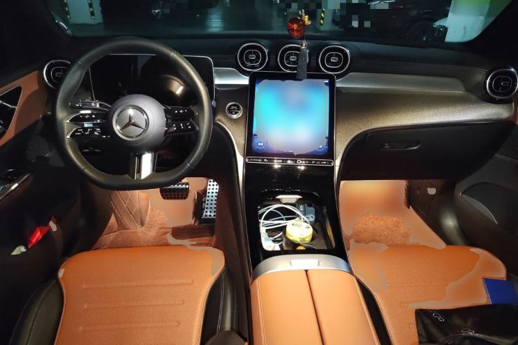 Used Mercedes-Benz GLC Coupe 2024 GLC 260 4MATIC Coupe SUV Center Console