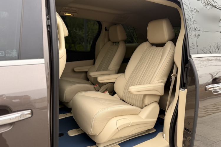 Used Buick GL8 2023 Facelifted Land Cruiser Executive Luxury Version