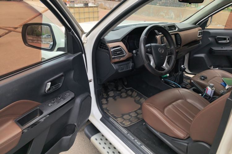 Used Great Wall Wingle 6 2017 2.4L Gasoline Two-Wheel Drive Elite Version 4G69 Interior 3