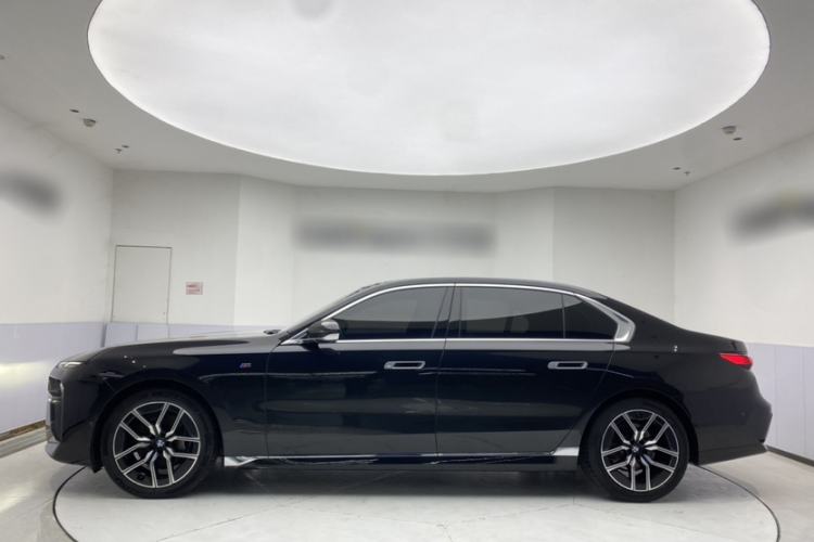 Used BMW 7 Series 2023 735Li M Sport Package Exterior 3