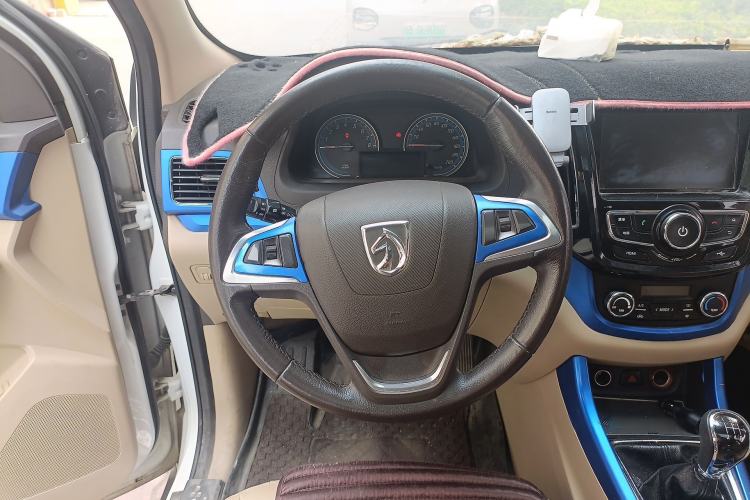 Used Baojun 730 2014 1.5L manual luxury trim 7 seats Steering Wheel