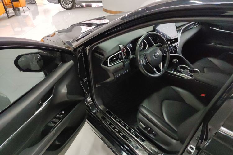 Used Toyota Camry 2023 2.0G Luxury Edition
