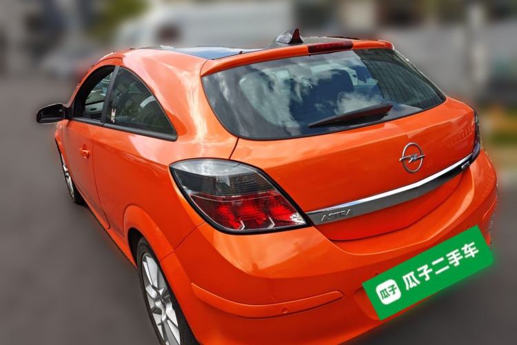 Used Opel Astra 2010 1.8 GTC Panoramic Windshield Edition