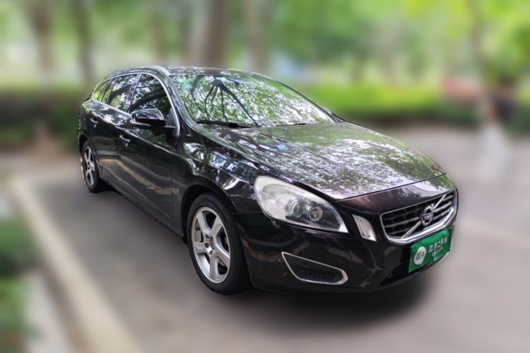 Used Volvo V60 2013 T5 Smart Edition Front Right 45 Deg