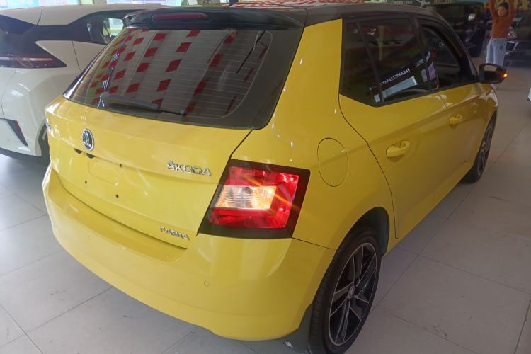 Used Skoda Fabia 2015 1.6L Automatic Sport Edition Rear Right 45 Deg