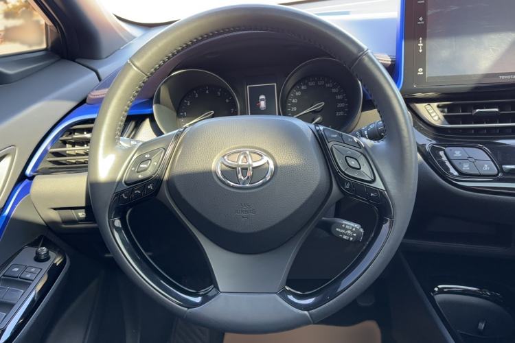 Used Toyota IZOA 2020 2.0L Yichi Version
