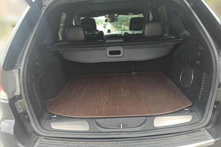 Used Jeep Grand Cherokee 2014 3.0L Comfort Navigation Edition Trunk