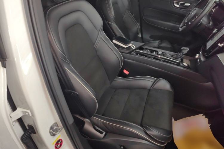 Used Volvo XC60 2019 T5 4x4 Smart & Dynamic Sport Edition China VI Standard