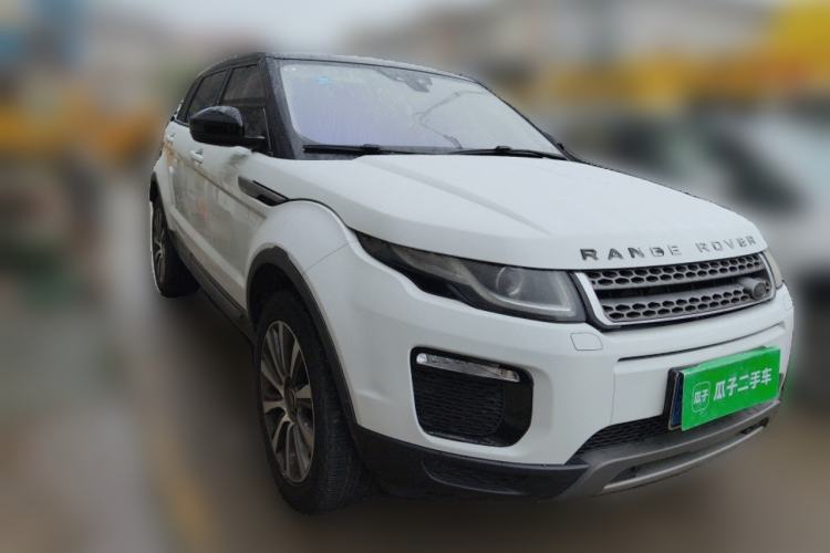 Used Land Rover Range Evoque 2018 240 PS SE Smart Brilliance Edition Front Right 45 Deg