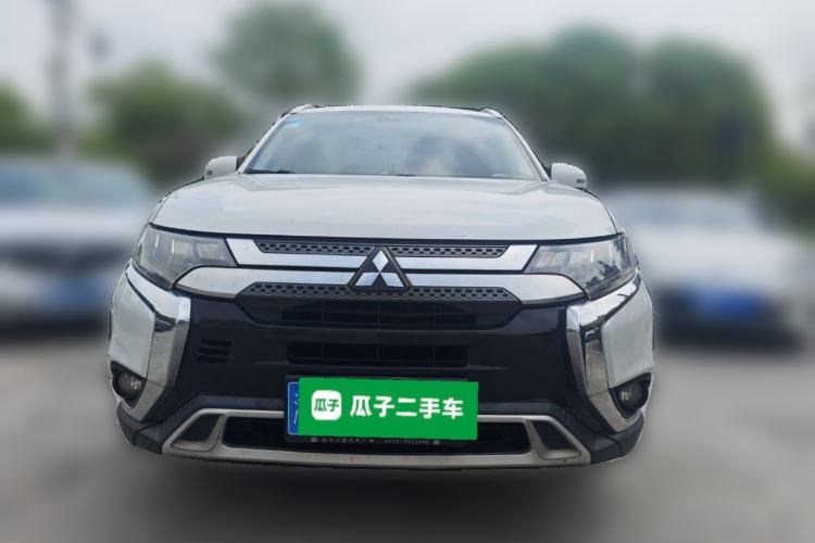 Used Mitsubishi Outlander 2019 2.4L 4x4 Zhi Xiang Edition 5 Seats China V Emission Standard Front