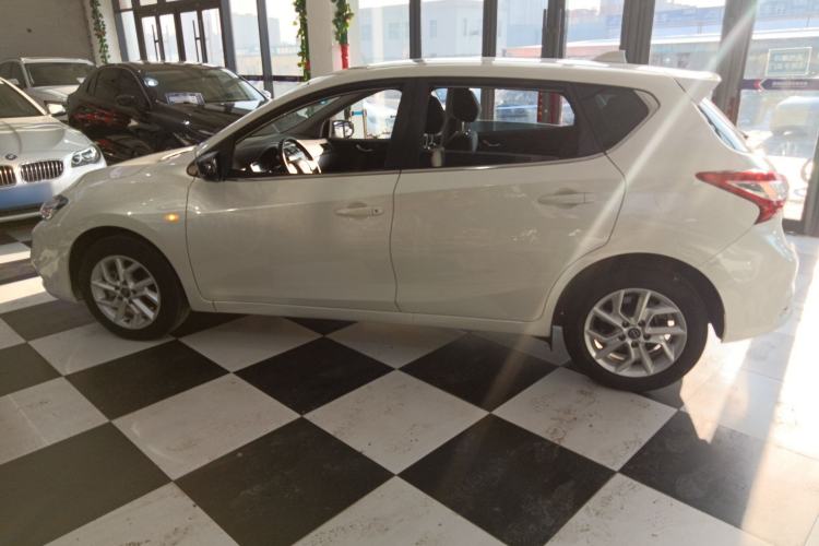 Used Nissan Tiida 2021 1.6L CVT Cool Edition
