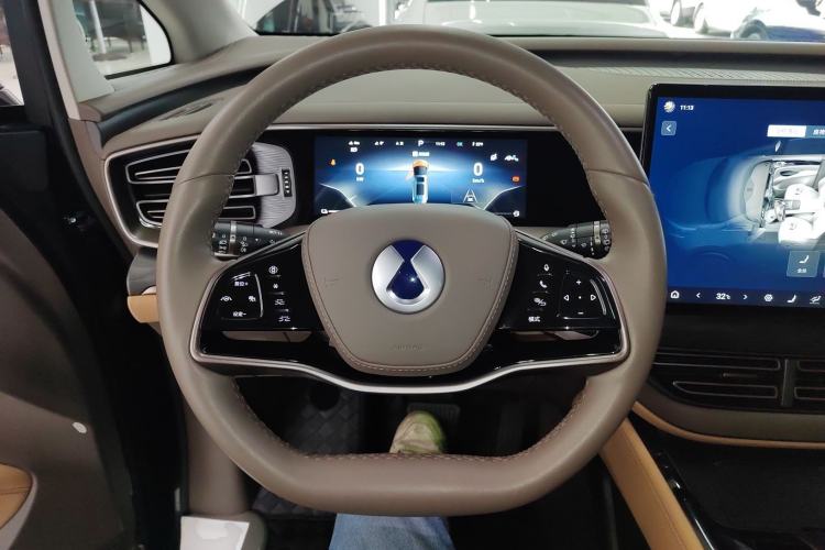 Used Denza D9 2022 DM-i 1040 Prestige Model Steering Wheel