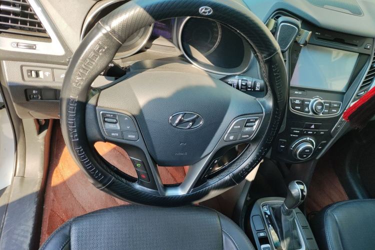 Used Hyundai Santa Fe 2013 Revised Version 2.4L Automatic All-Wheel Drive Smart Type
