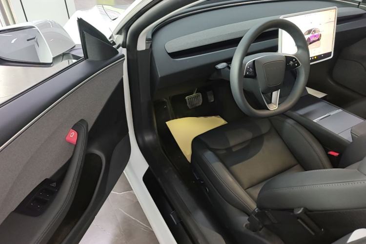 Used Tesla Model 3 2025 Rear-Wheel-Drive Version
