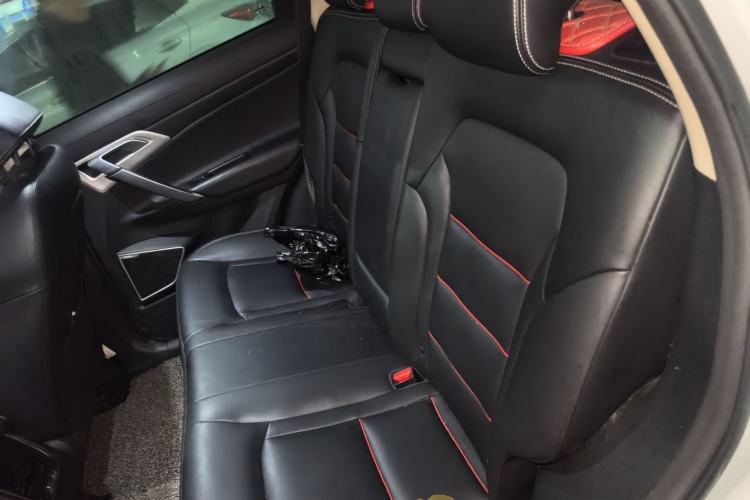 Used Geely Auto Emgrand X7 Sport 2018 Revised Version 1.8TD Automatic Two-Wheel Drive Smart Connectivity 4G-Enabled Edition Left Rear Seat