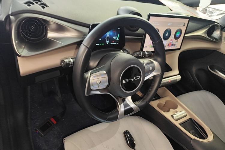 Used BYD Dolphin 2023 420 km Fashion Edition
