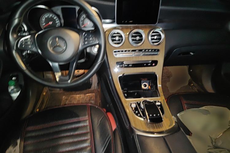 Used Mercedes-Benz GLC Coupe 2017 GLC 260 4MATIC Coupe SUV Center Console
