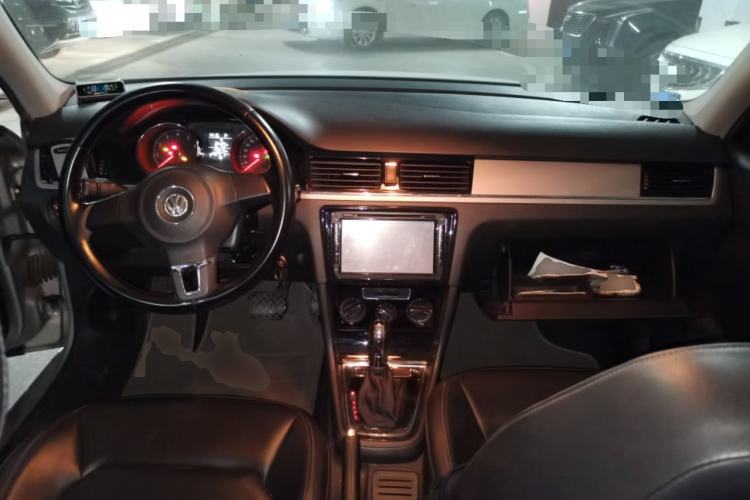 Used Volkswagen Bora 2013 1.6L Automatic Comfort Model Center Console