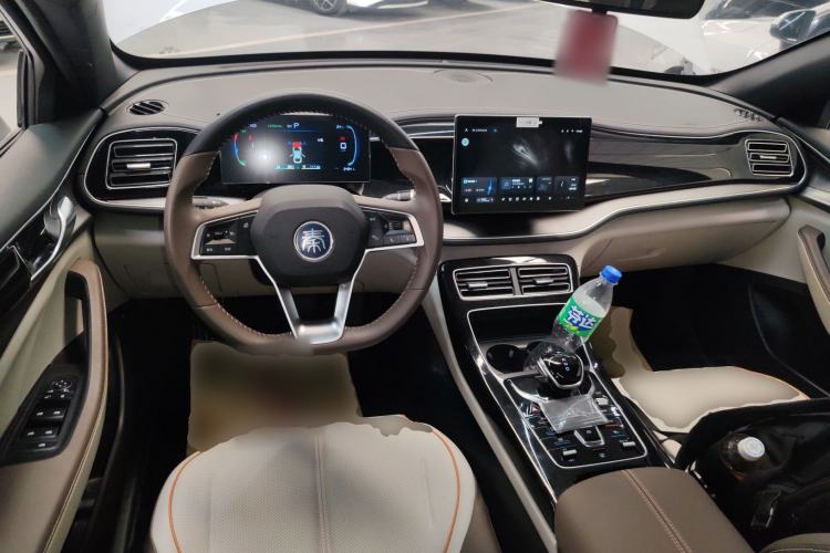 Used BYD Qin PLUS 2023 Champion Edition DM-i 120KM Leading Model Center Console